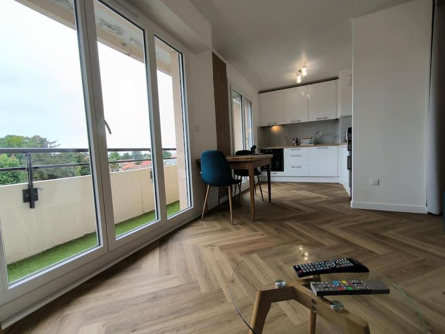 פאו Agreable Studio Chantilly Avec Balcon Et Parking Securise מראה חיצוני תמונה