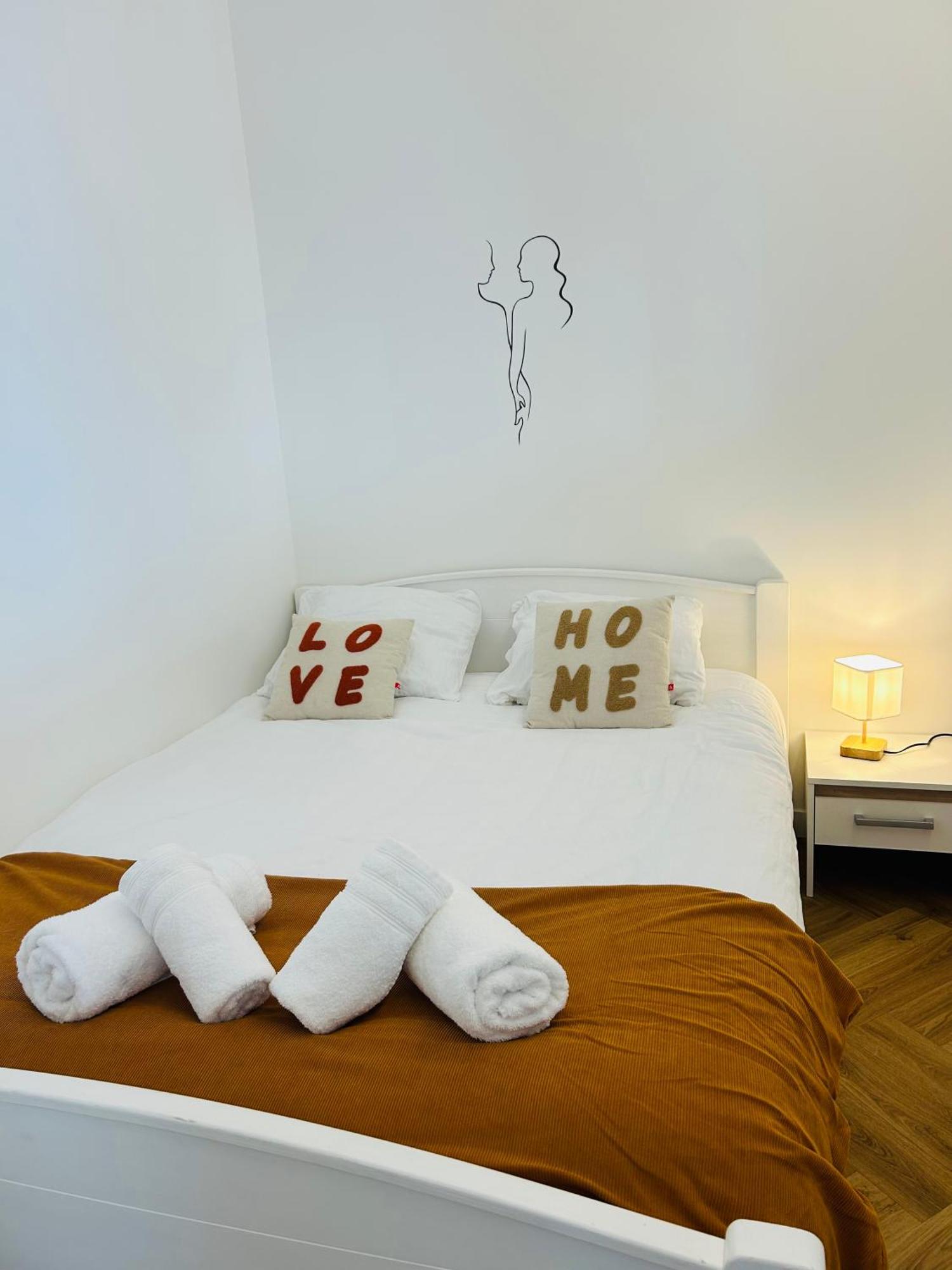 פאו Agreable Studio Chantilly Avec Balcon Et Parking Securise מראה חיצוני תמונה