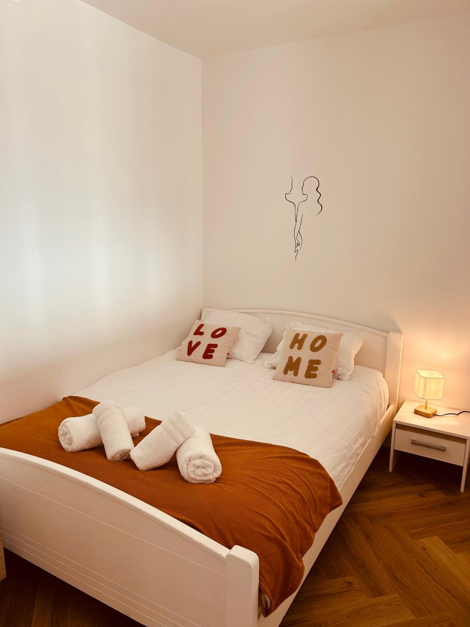 פאו Agreable Studio Chantilly Avec Balcon Et Parking Securise מראה חיצוני תמונה