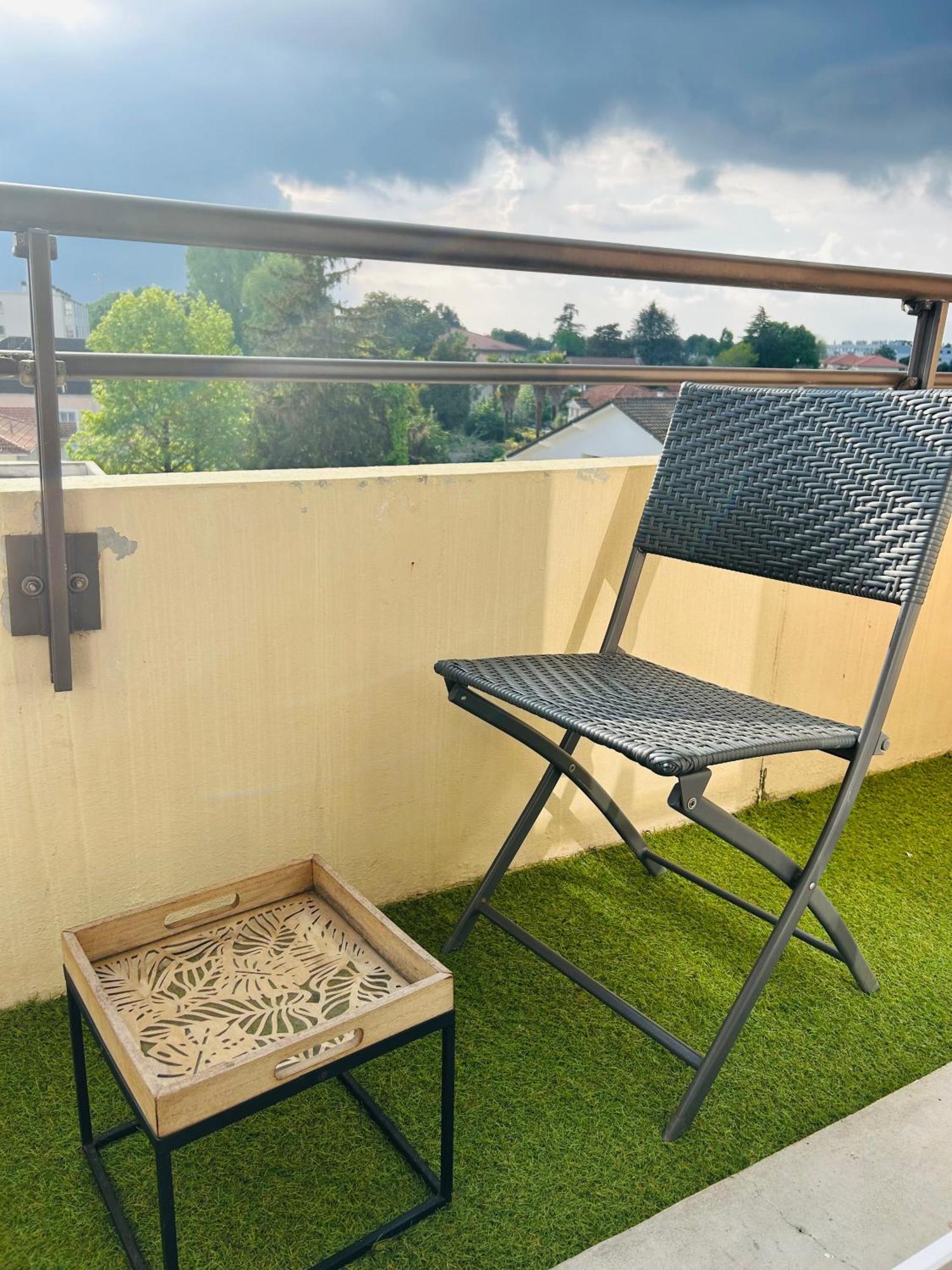 פאו Agreable Studio Chantilly Avec Balcon Et Parking Securise מראה חיצוני תמונה